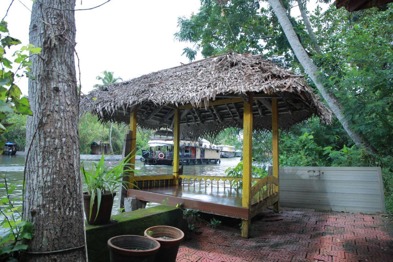 Alappuzha Malayalam Lake Resort מראה חיצוני תמונה