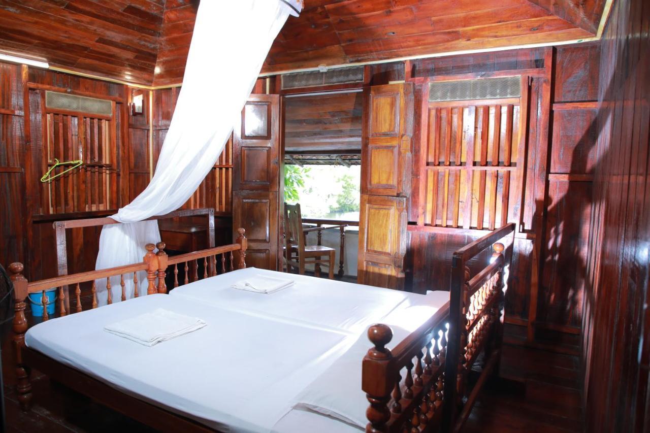 Alappuzha Malayalam Lake Resort מראה חיצוני תמונה