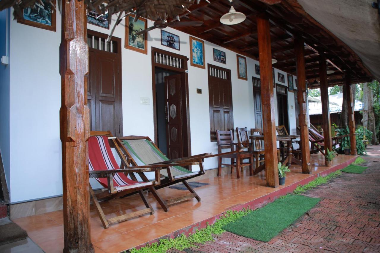Alappuzha Malayalam Lake Resort מראה חיצוני תמונה
