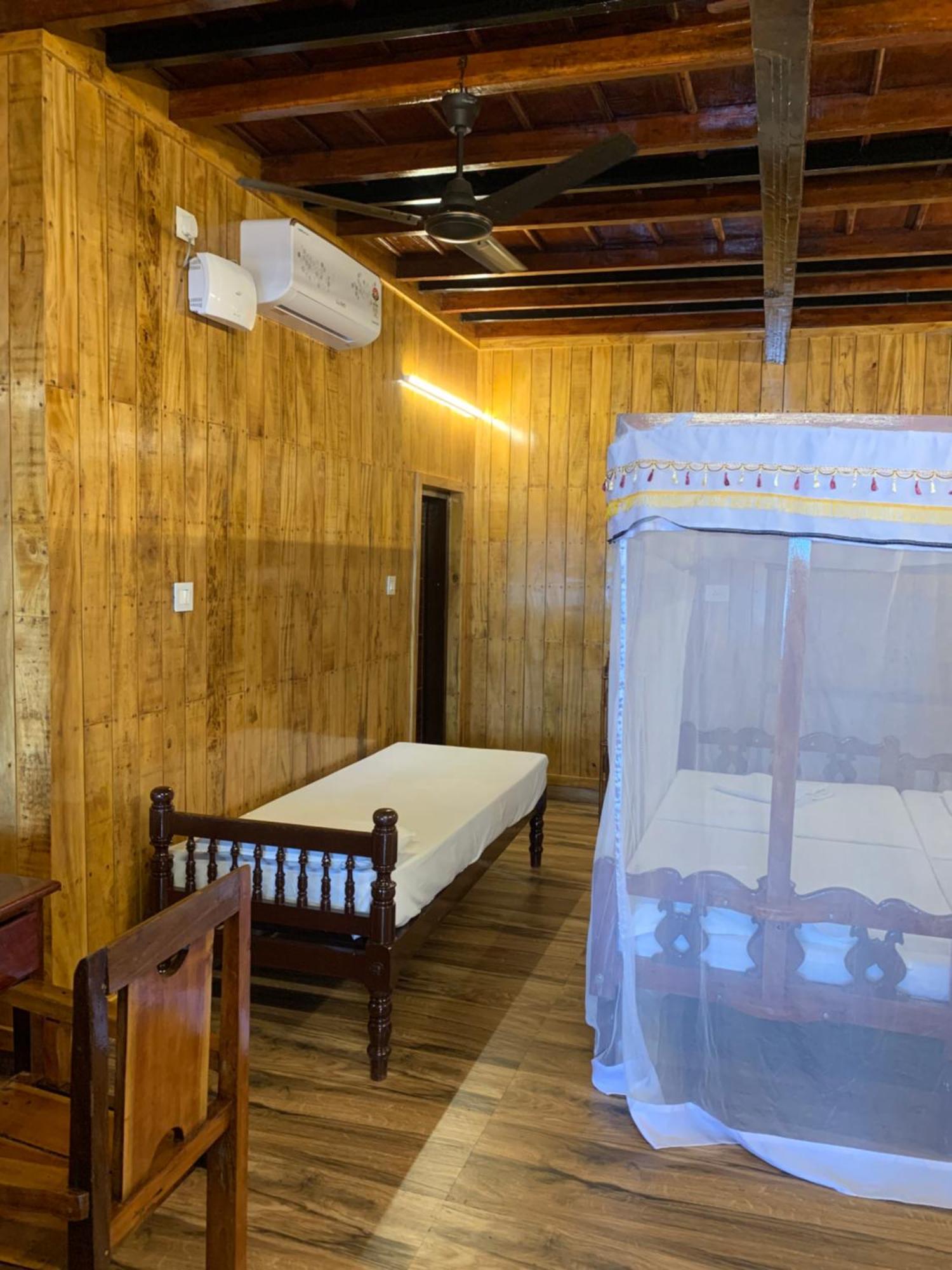Alappuzha Malayalam Lake Resort מראה חיצוני תמונה