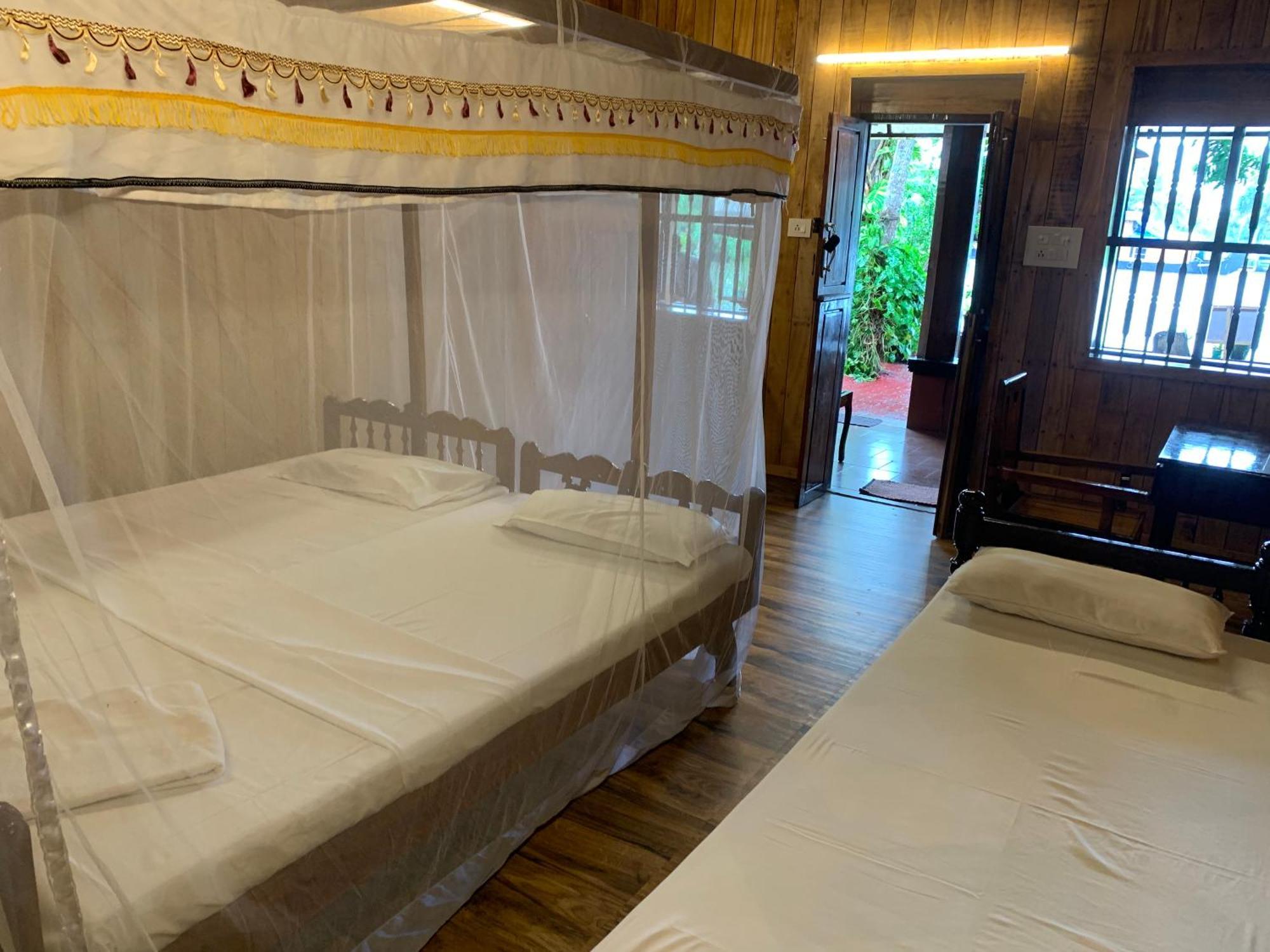 Alappuzha Malayalam Lake Resort מראה חיצוני תמונה
