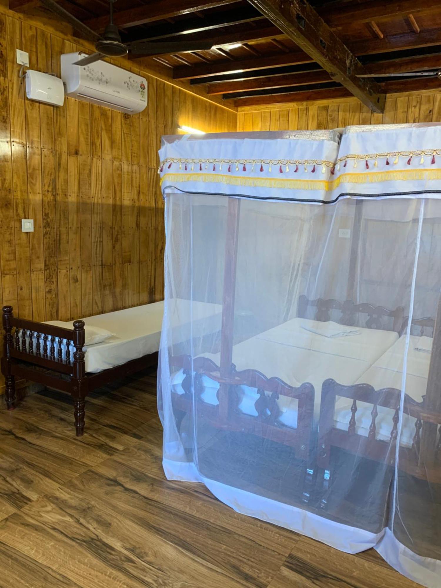 Alappuzha Malayalam Lake Resort מראה חיצוני תמונה