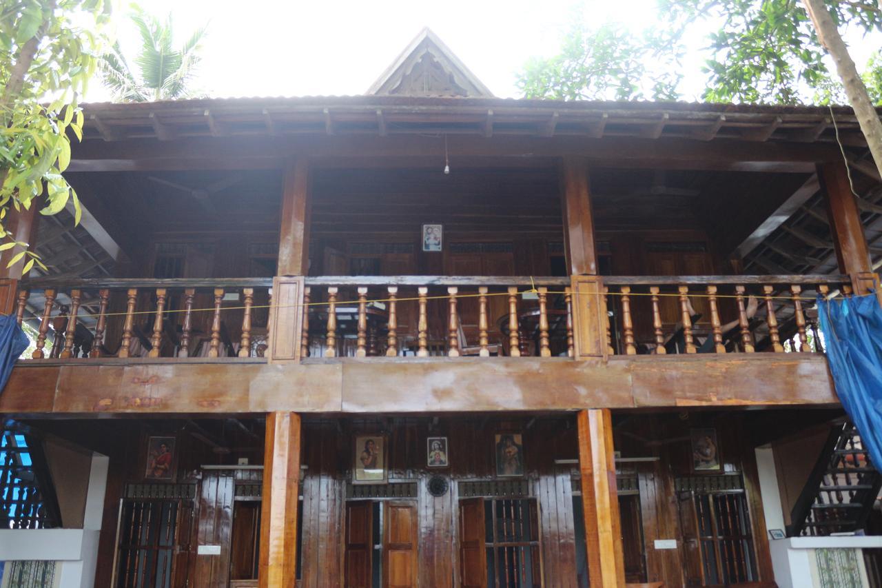 Alappuzha Malayalam Lake Resort מראה חיצוני תמונה
