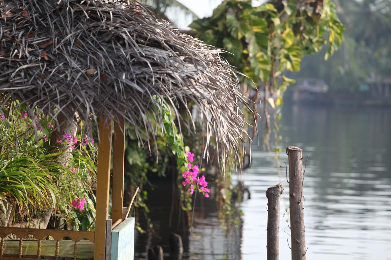 Alappuzha Malayalam Lake Resort מראה חיצוני תמונה
